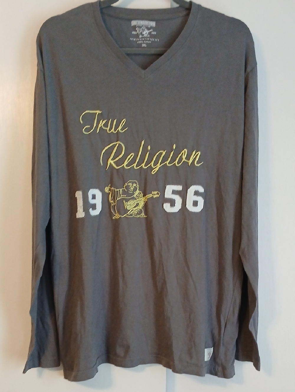 True Religion Gray Long-Sleeve V-Neck Shirt with Yellow & White Script Size 3XL